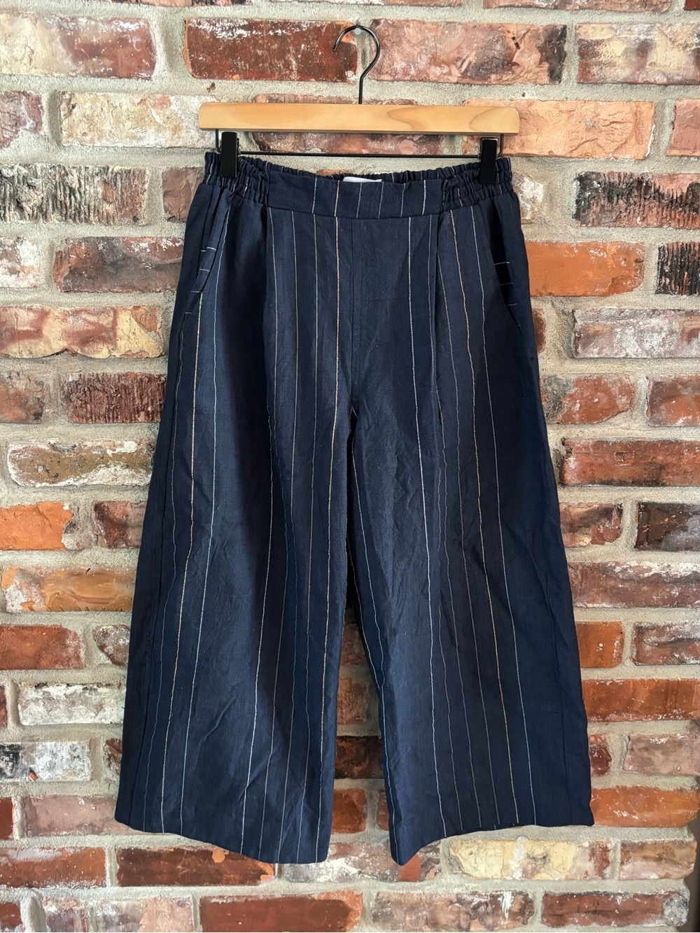 Wide-Leg Pinstripe Crop Pants - Navy